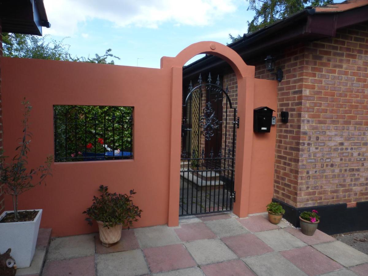 Self-Contained Private Apartment Barnet Bagian luar foto